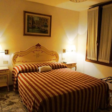 Guesthouse Al Profeta Venesia Bagian luar foto