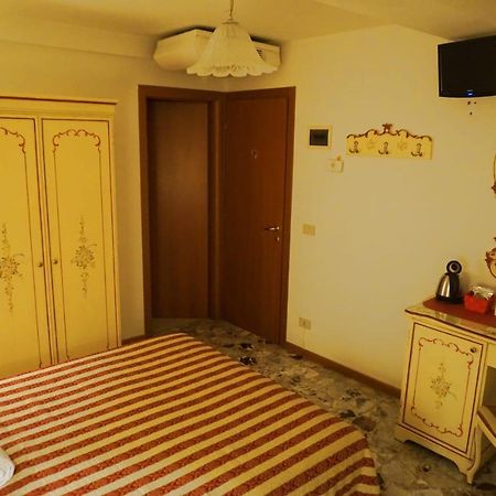 Guesthouse Al Profeta Venesia Bagian luar foto