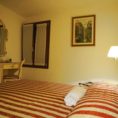 Guesthouse Al Profeta Venesia Bagian luar foto