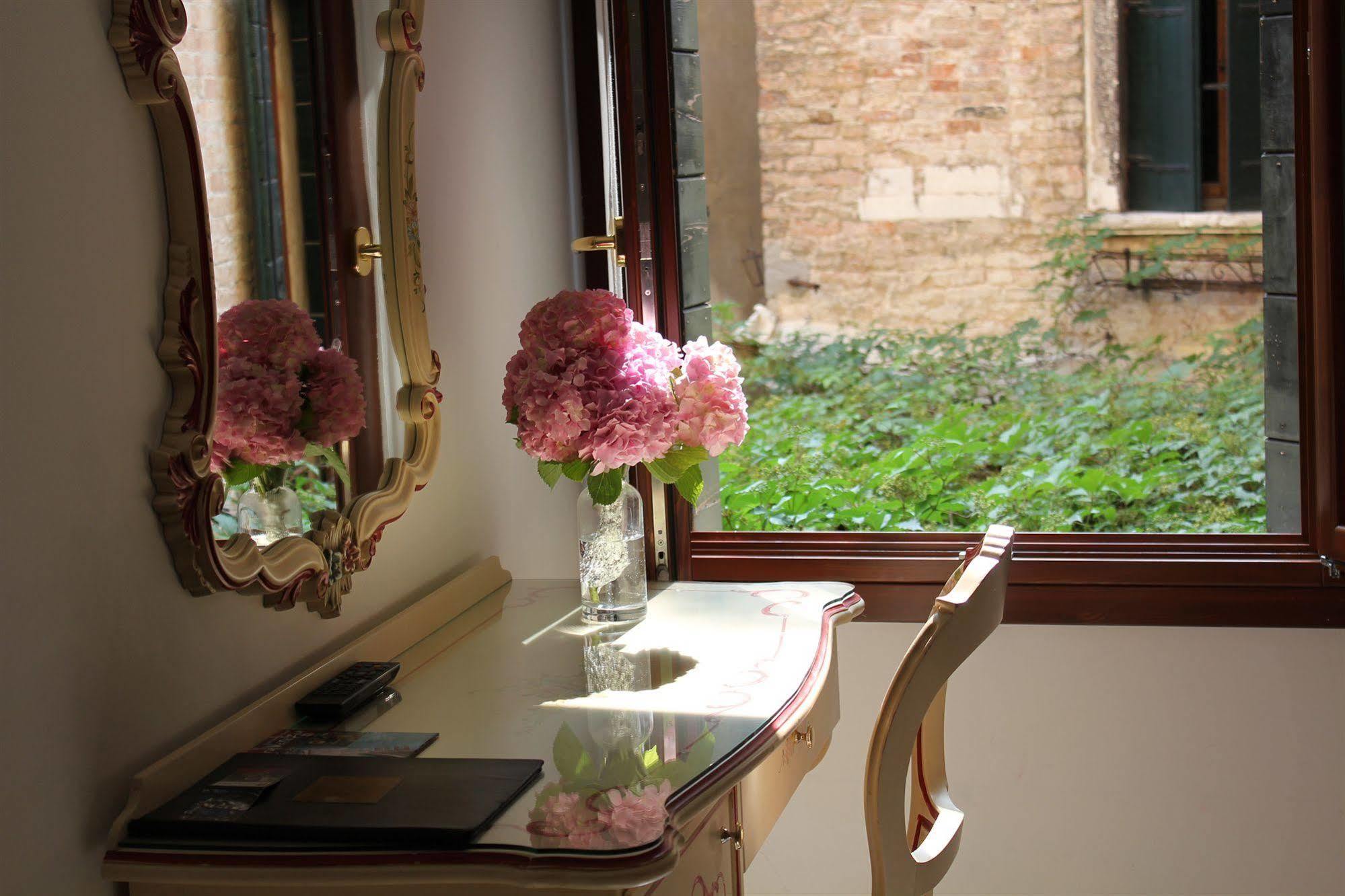 Guesthouse Al Profeta Venesia Bagian luar foto