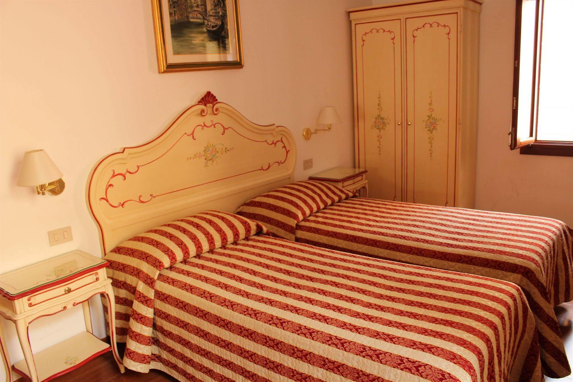 Guesthouse Al Profeta Venesia Bagian luar foto