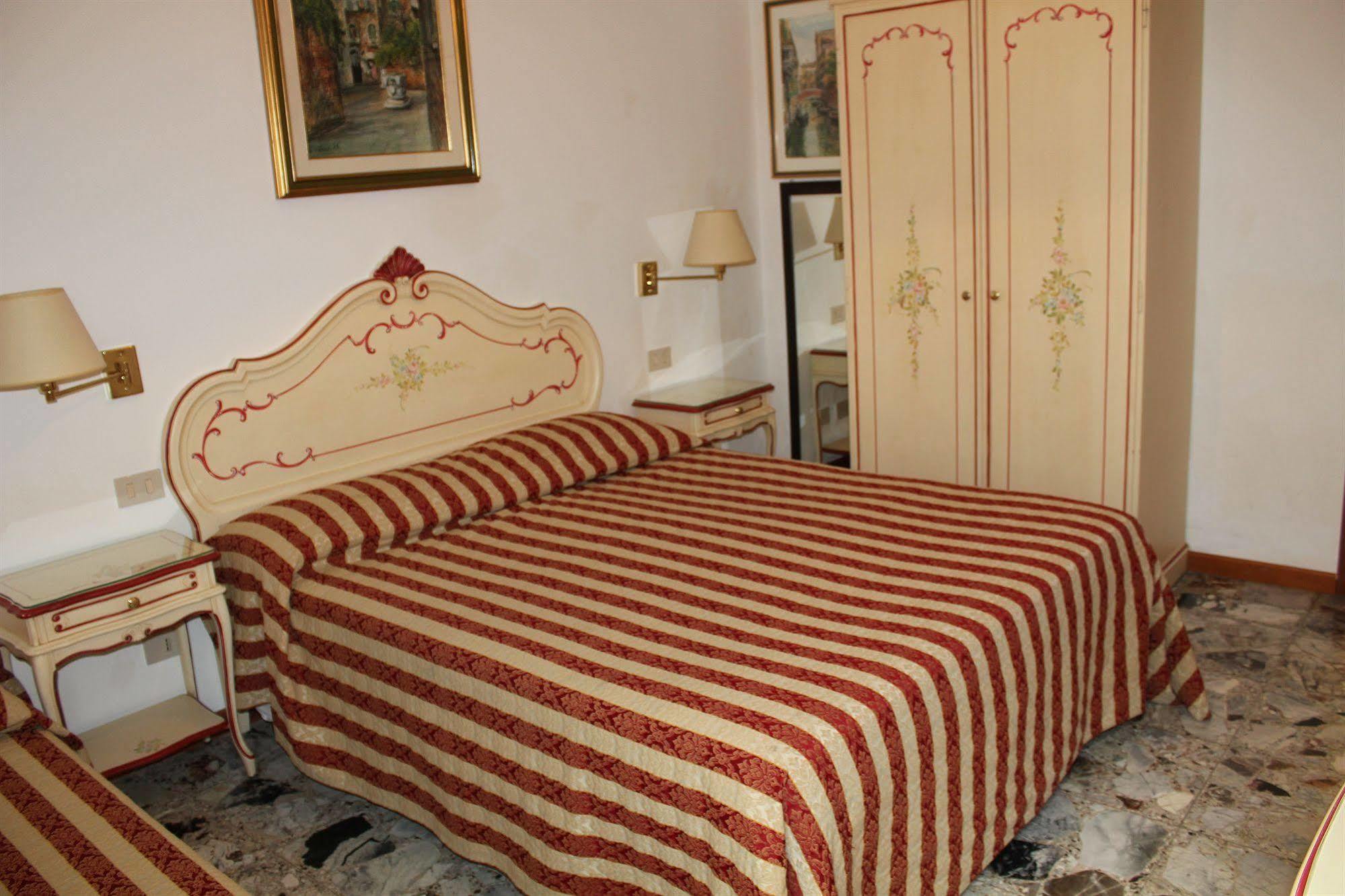 Guesthouse Al Profeta Venesia Bagian luar foto