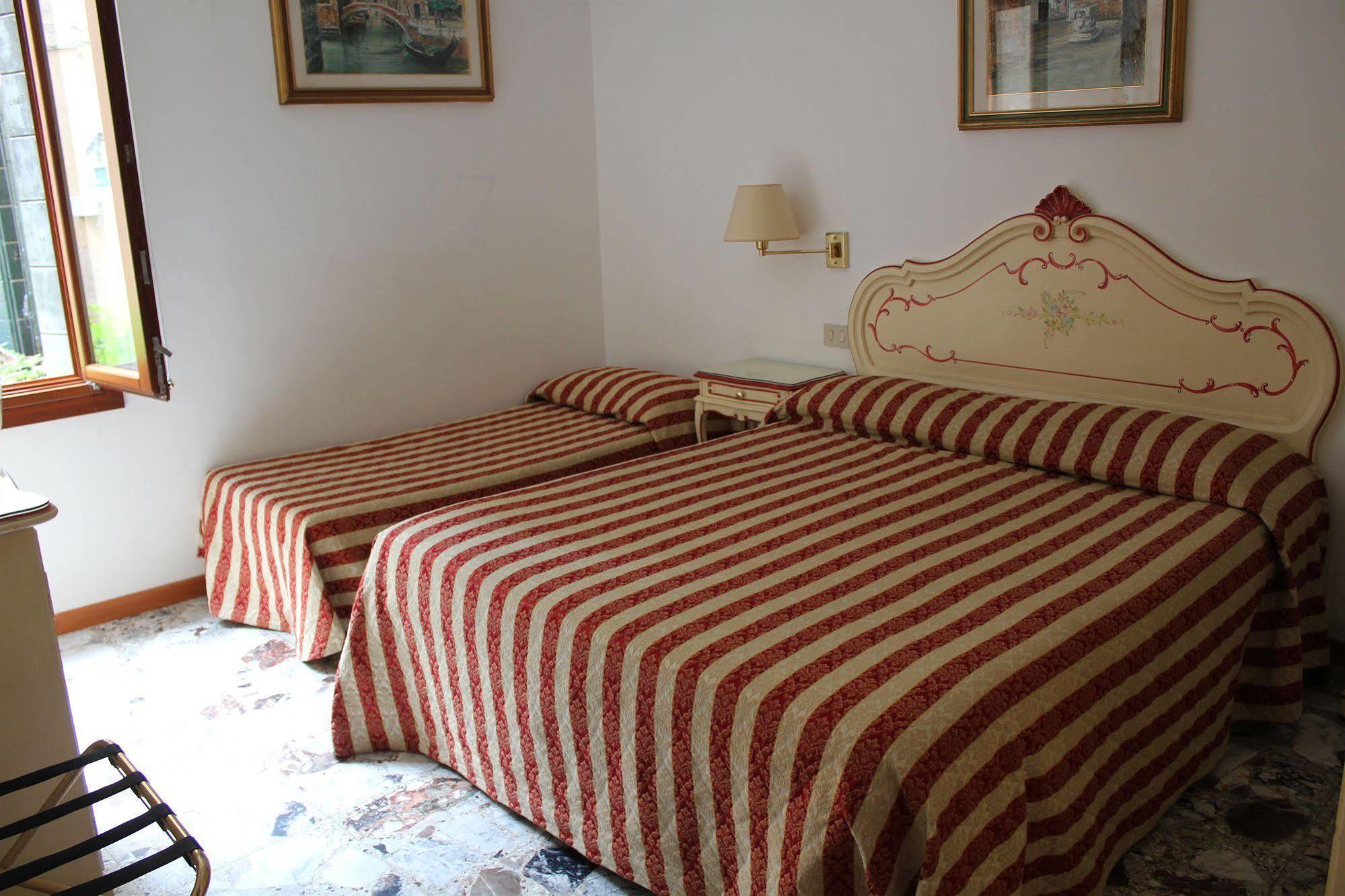 Guesthouse Al Profeta Venesia Bagian luar foto
