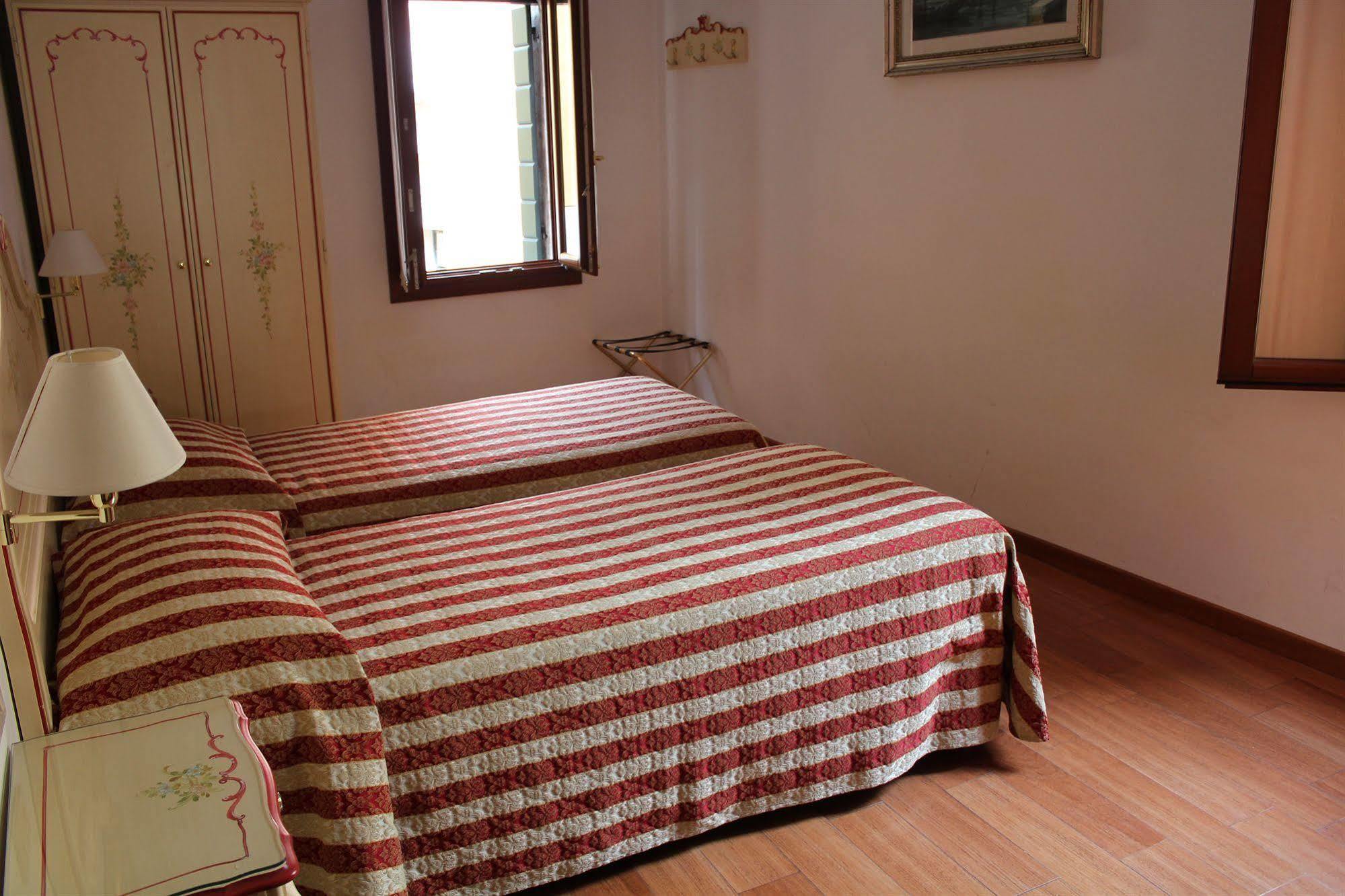 Guesthouse Al Profeta Venesia Bagian luar foto