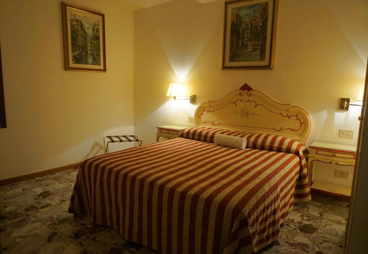Guesthouse Al Profeta Venesia Bagian luar foto