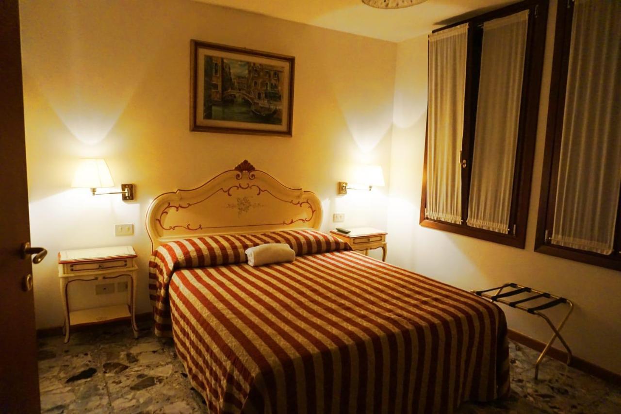 Guesthouse Al Profeta Venesia Bagian luar foto