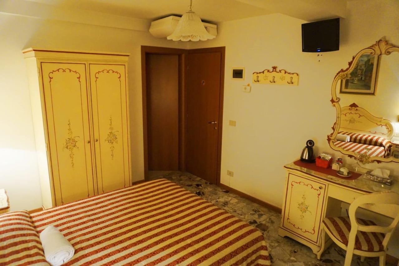 Guesthouse Al Profeta Venesia Bagian luar foto