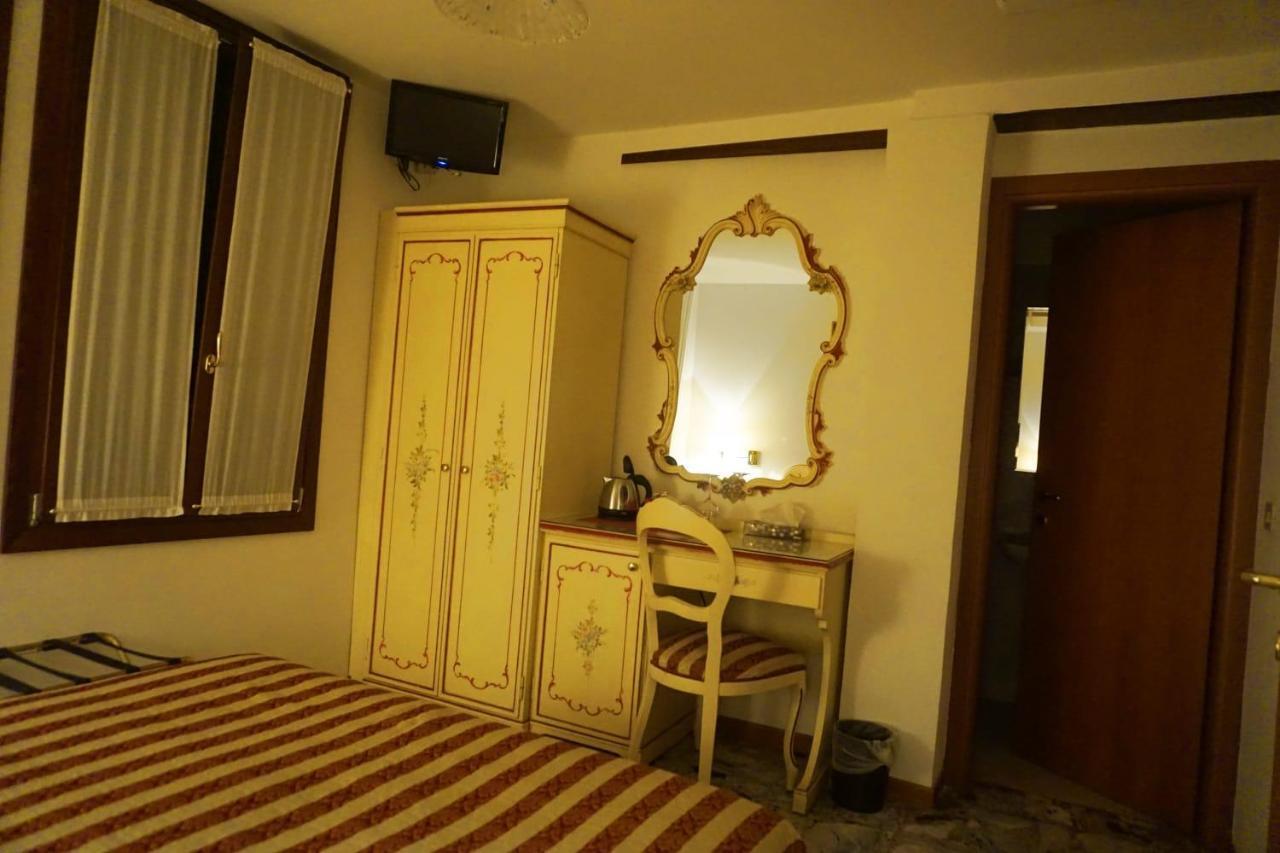 Guesthouse Al Profeta Venesia Bagian luar foto