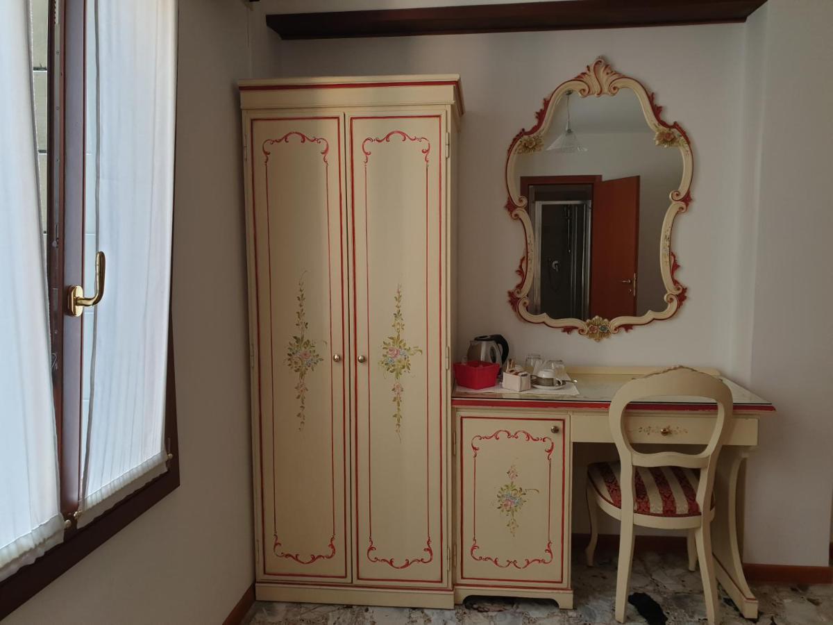 Guesthouse Al Profeta Venesia Bagian luar foto