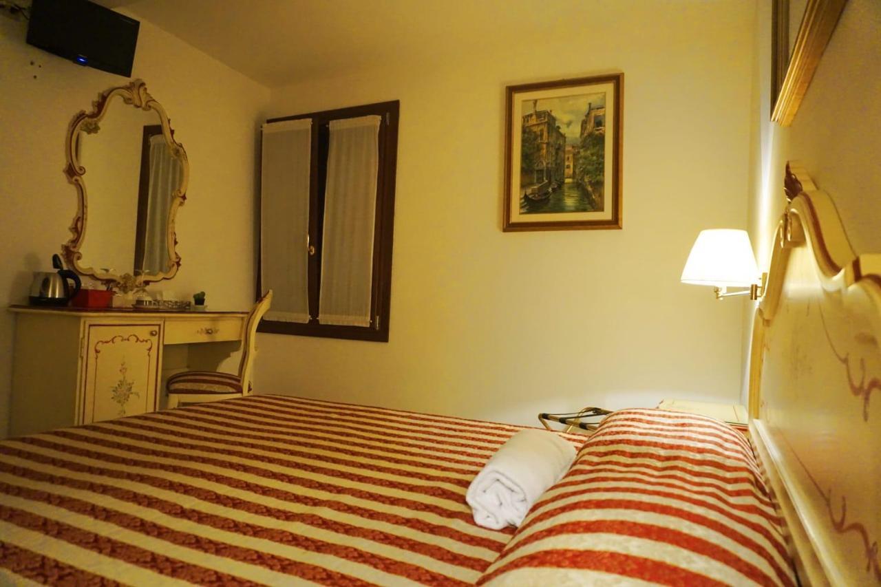 Guesthouse Al Profeta Venesia Bagian luar foto